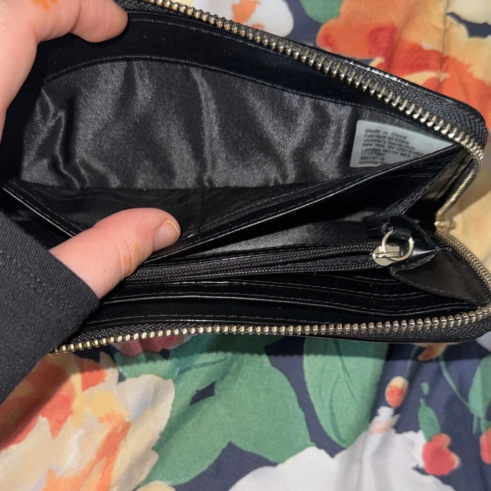 Victoria's Secret Black and White Striped Zip Wallet with Heart Charm - Picture 8 of 8